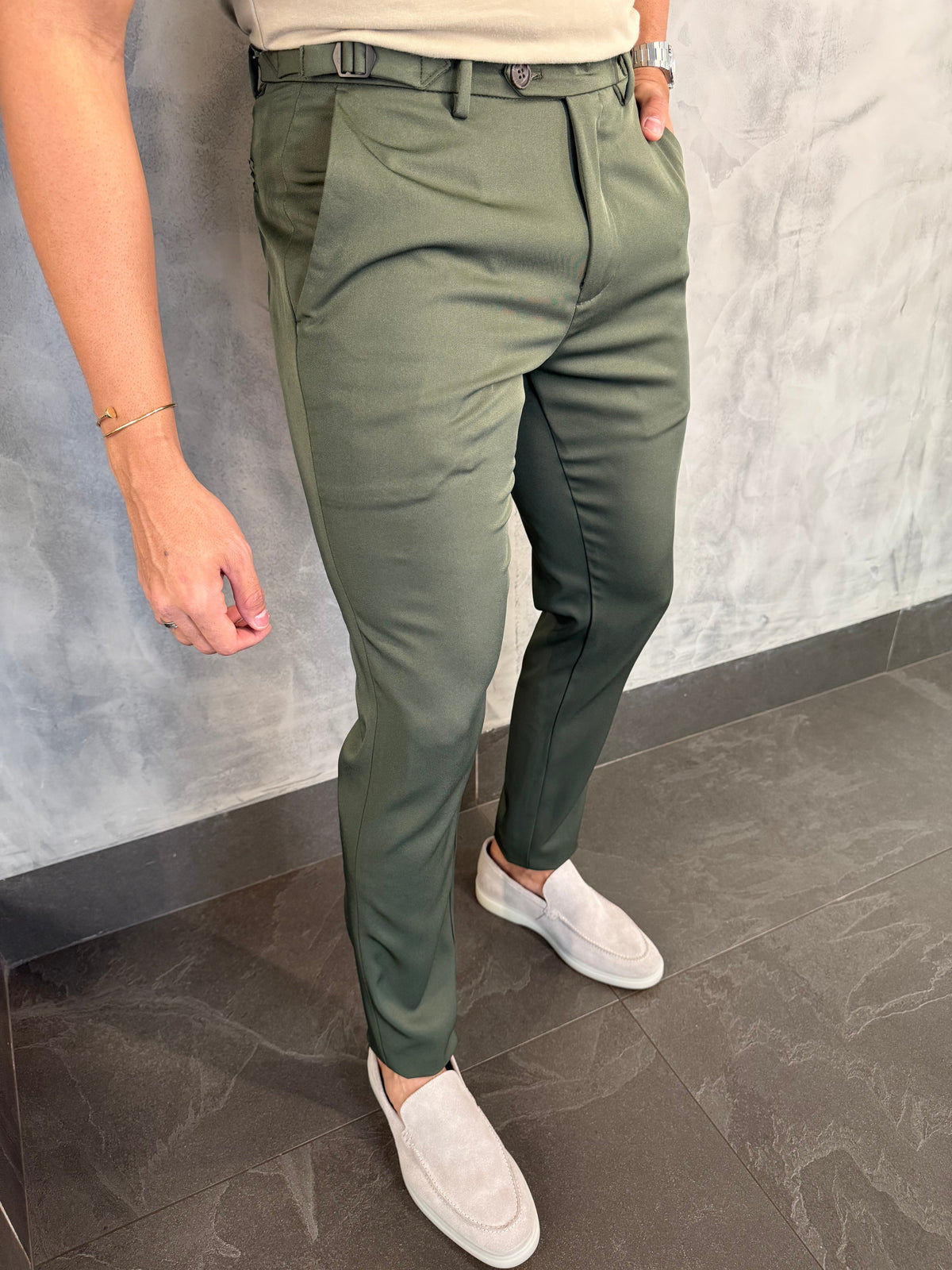 CALÇA ALF. VERONA AJUSTE LATERAL PONTO H VERDE MILITAR